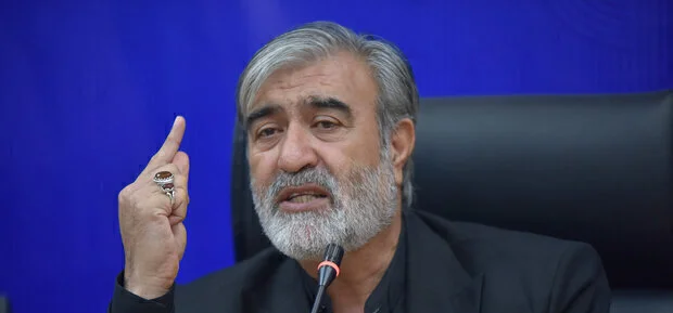 ایرانی رکن پارلیمنٹ نے فرانس کو سفارت کاروں کی بے دخلی پر خبردار کیا