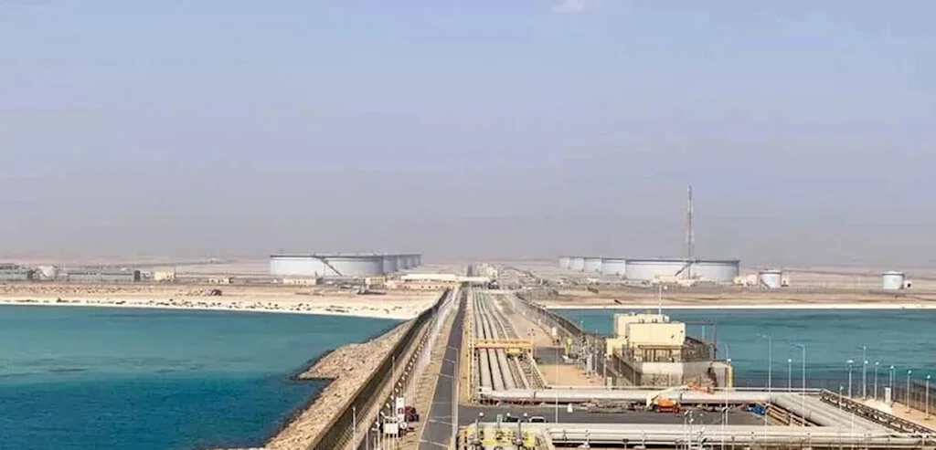 سعودی عرب کے قریب نامعلوم پرکشیپی سے ٹینکر کو نقصان، یو کے ایم ٹی او کی رپورٹ