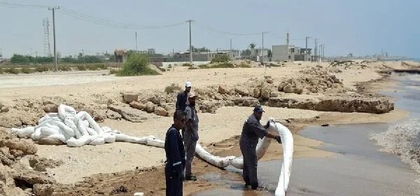 قشم کے ساحلوں پر تیل کی زیادہ تر آلودگی صاف کر دی گئی