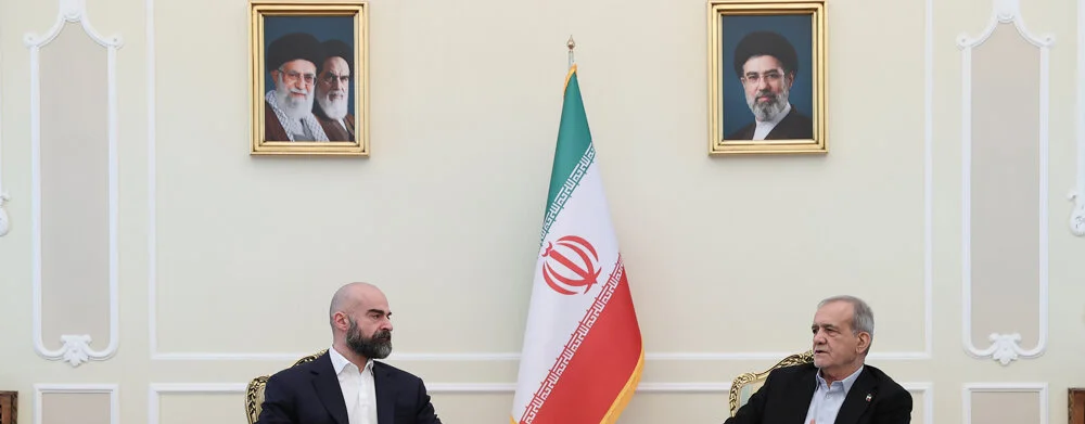 ایران پڑوسیوں کے مسائل سفارت کاری کے ذریعے حل کرنے کے لیے تیار ہے، پزشکیان