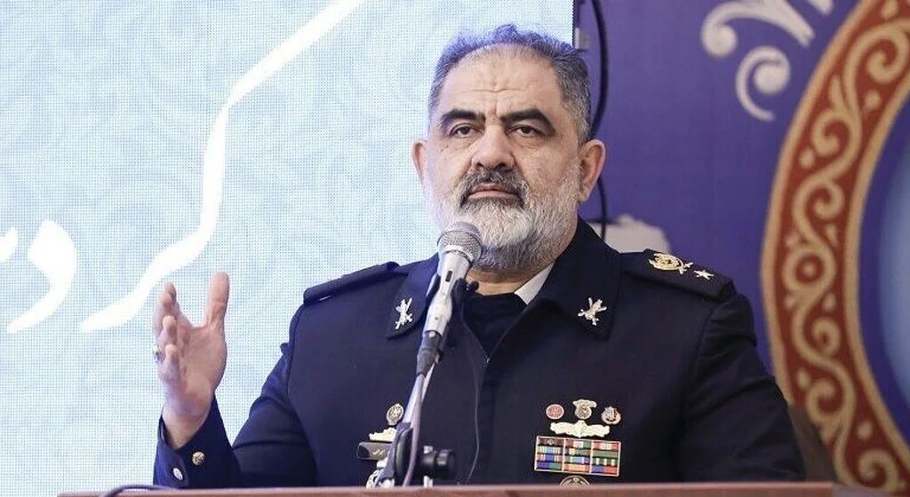 ایرانی بحریہ کے کمانڈر: ہم دشمن کو کہیں بھی مفلوج کر سکتے ہیں