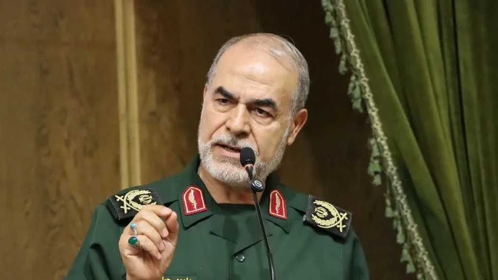 آئی آر جی سی کے ڈپٹی کمانڈر: ہرمز پر خودمختاری جارحیت کرنے والوں کو سزا دیتی ہے