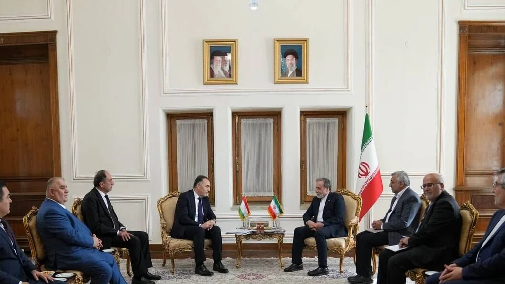 ایران کے وزیر خارجہ عراقچی کی تہران میں تاجک وفد سے ملاقات
