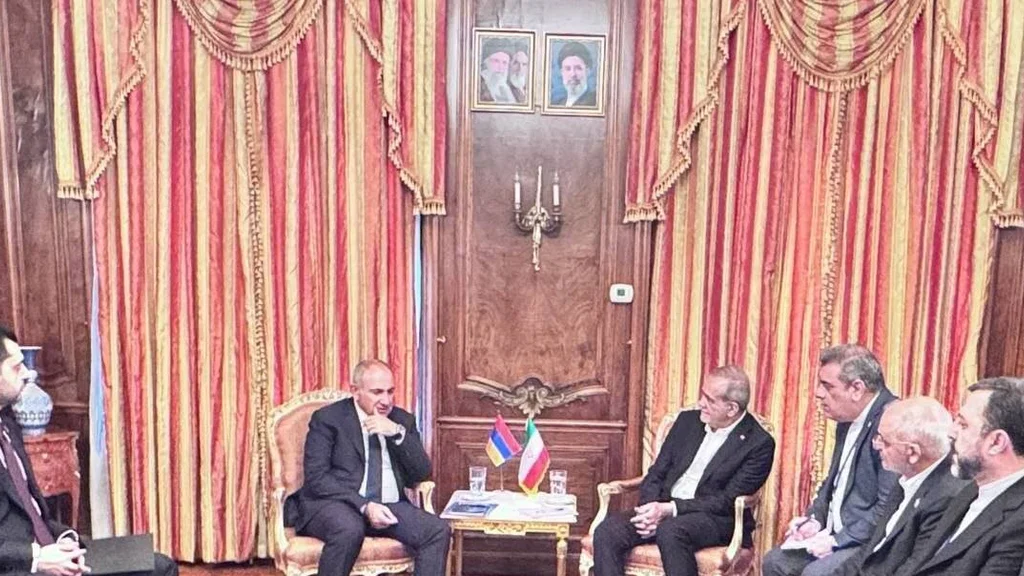 ایران کے صدر پزشکیان کی اقوام متحدہ جنرل اسمبلی میں آرمینی وزیراعظم پاشینیان سے ملاقات