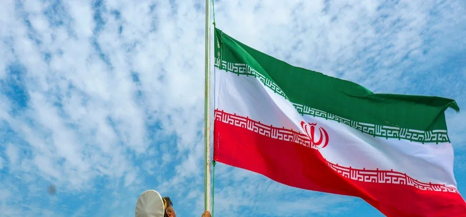 ایران نے آبنائے ہرمز کی عبوری قواعد کی خلاف ورزی پر جرمانے اور ضبطگی کی وارننگ دی