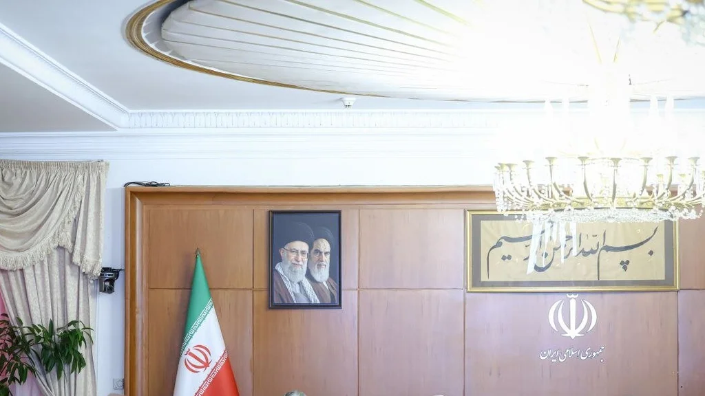 ایران کی کابینہ نے ریفائنریوں اور جنوبی پارس کے تیل و گیس کے مقامات کی تعمیر نو کا جائزہ لیا