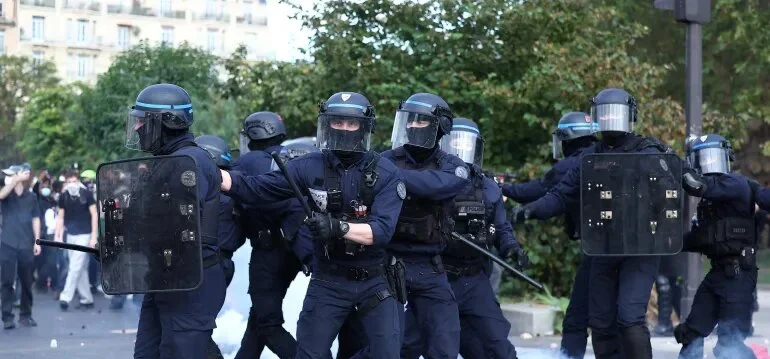 فرانس میں مہنگائی کے خلاف احتجاج، ملک بھر میں سینکڑوں گرفتاریاں