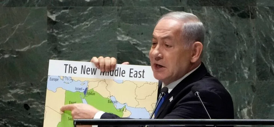 اقوام متحدہ کے صدر دفتر کے قریب فلسطین حامی مظاہرین نے نیتن یاہو کا پتلا جلایا
