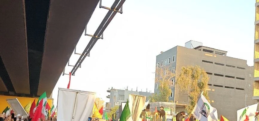 عراق کے لاکھوں افراد نجف میں آیت اللہ خامنہ ای کے جنازے میں شامل ہوئے