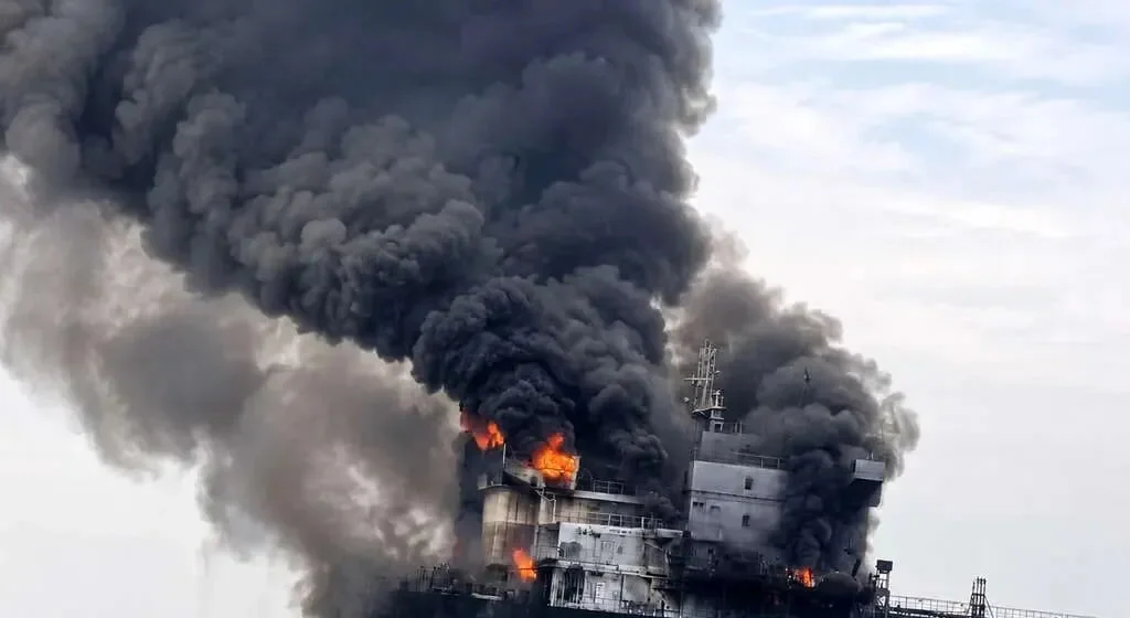 Iranian Navy Reports Burning Tanker in Eastern Strait of Hormuz