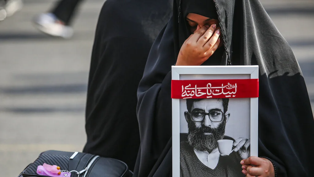 تہران میں آیت اللہ خامنہ ای کی نماز جنازہ میں لاکھوں افراد کی شرکت