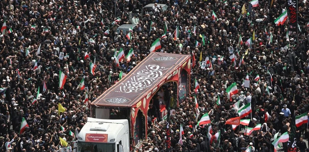 شہید رہبر کا جنازہ تہران پہنچ گیا