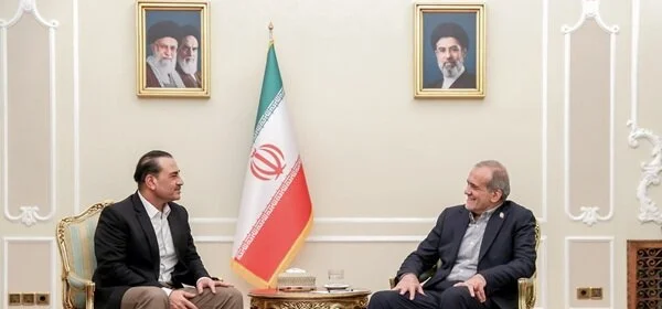 ایران کے صدر نے پاکستانی آرمی چیف سے گفتگو میں امریکہ سے رویہ تبدیل کرنے کا مطالبہ کیا