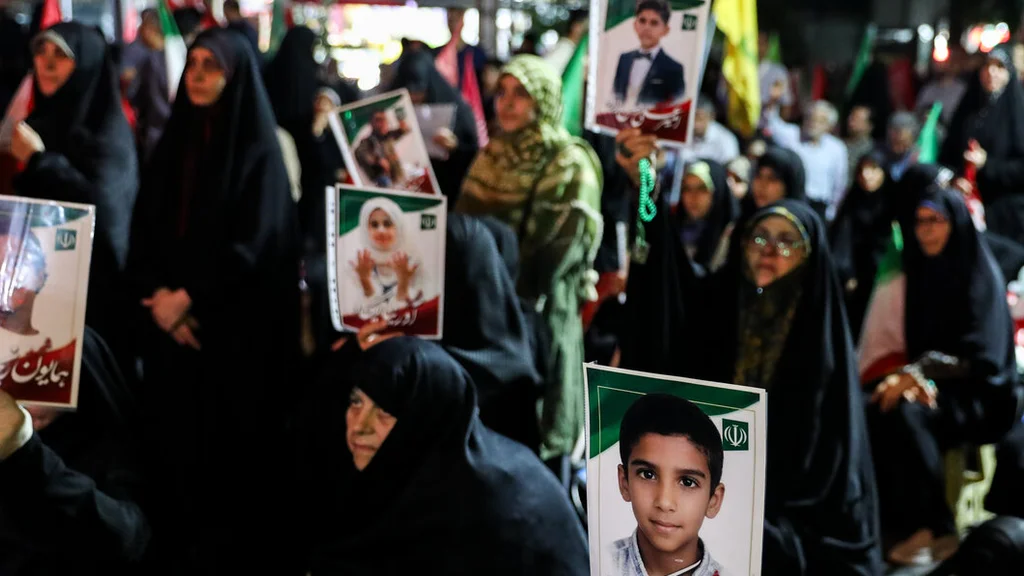 تہران میں میناب اسکول حملے میں شہید ہونے والے 168 طلبہ کی یاد میں تقریب