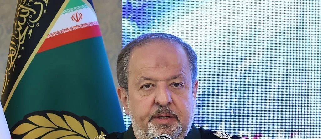 ایران کے وزیر دفاع: عوام کی معیشت پر دباؤ 'جنگ کا حصہ' ہے