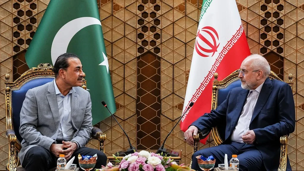 ایران کے غالباف نے پاکستان کے آرمی چیف سے کہا کہ امریکہ کو اعتماد بحال کرنے کے لیے سات شرائط پوری کرنی ہوں گی