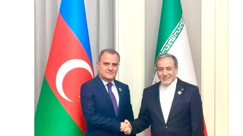 بشکیک میں ایس سی او اجلاس کے موقع پر ایران اور آذربائیجان کے وزرائے خارجہ کی ملاقات
