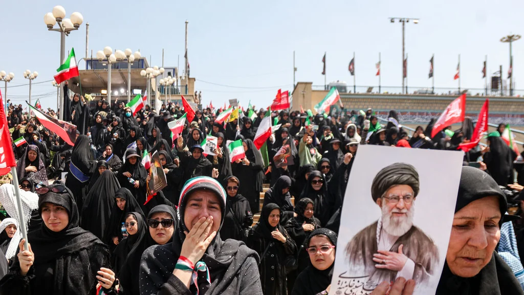 تہران میں شہید رہبر آیت اللہ خامنہ ای کی الوداعی تقریب میں لاکھوں افراد کا غم